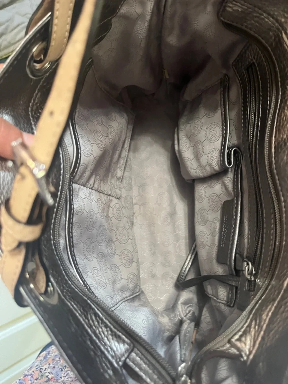 Michael Kors Bedford Leather Purse - Picture 3 of 6